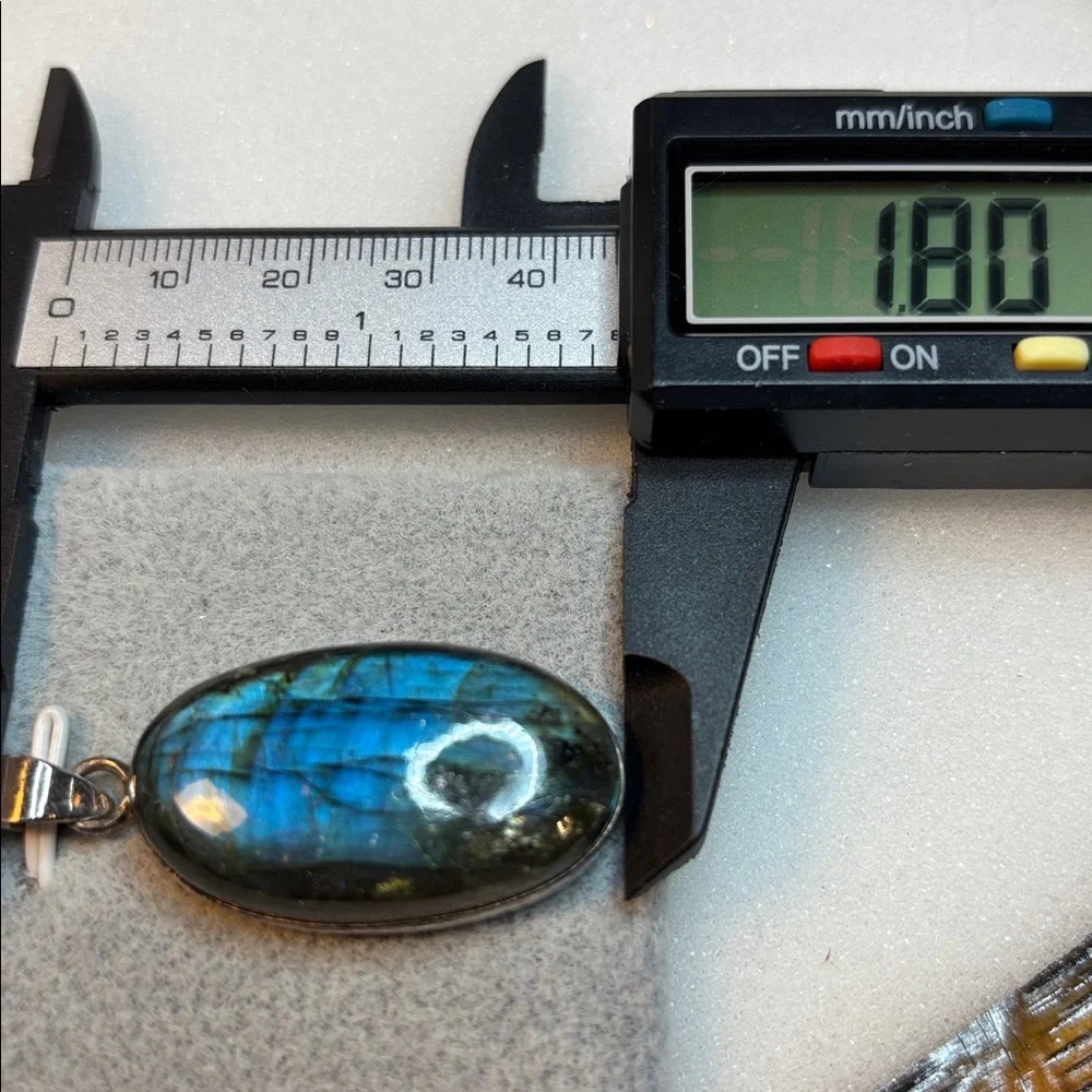Blue fire labradorite and sterling silver pendant - Picture 4 of 7